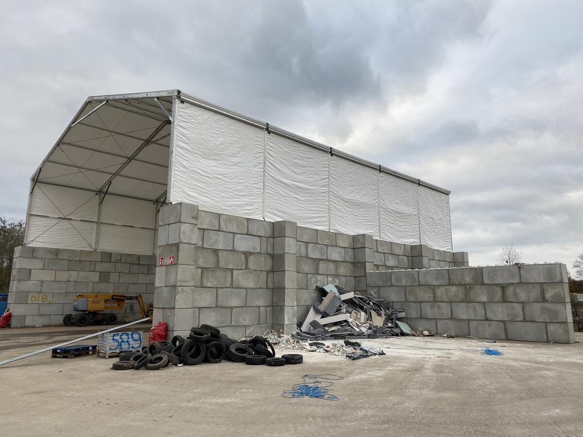 Fixed cover for waste storage bay | Tunnel