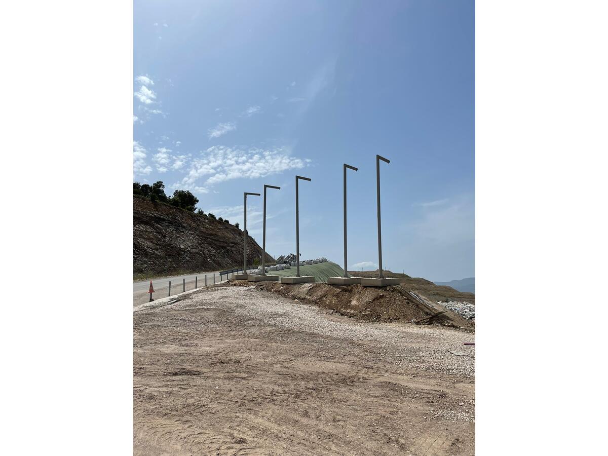 Posts for anti-litter netting system
